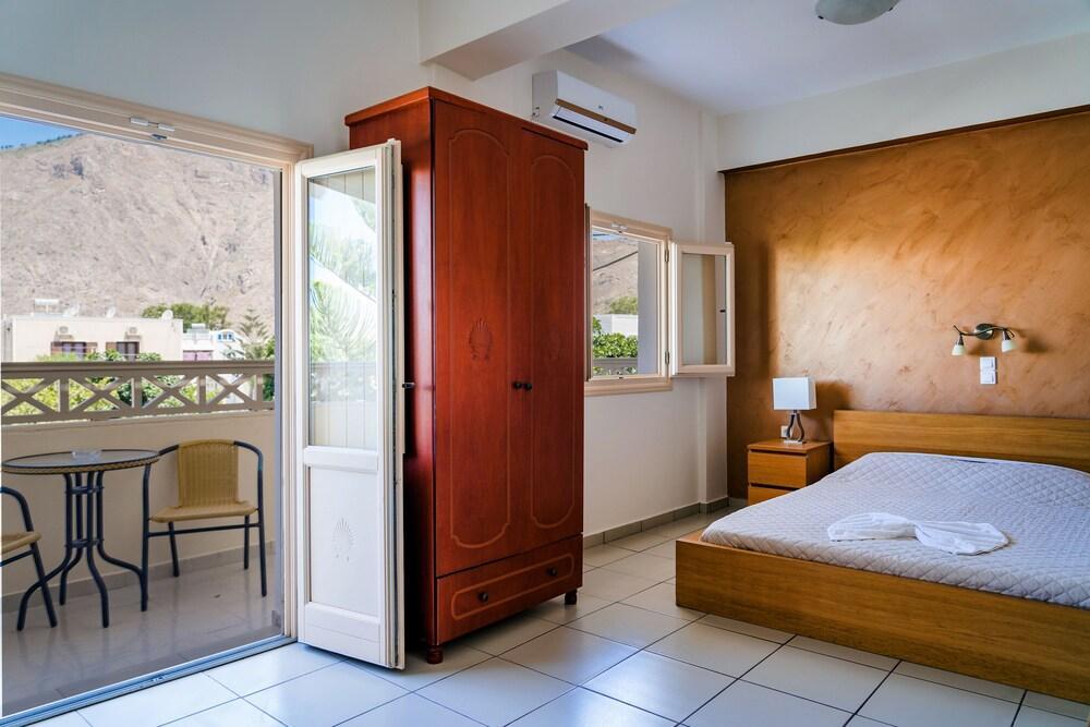 Hotel Rena เปริสซา ภายนอก รูปภาพ